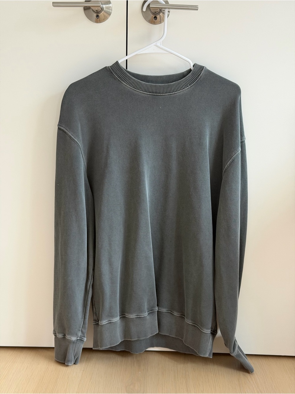 COS Men's Washed Crewneck Sweatshirt - Gray
